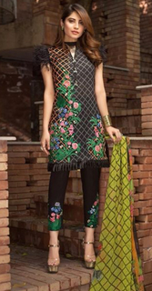 Neelam Muneer feet photo thumbnail