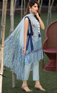 Neelam Muneer feet photo thumbnail