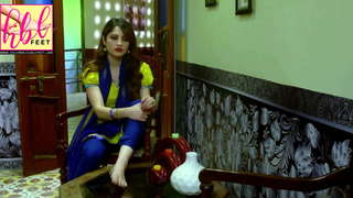 Neelam Muneer feet photo thumbnail