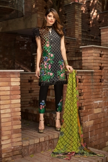 Neelam Muneer feet photo thumbnail