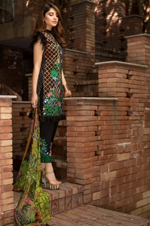 Neelam Muneer feet photo thumbnail