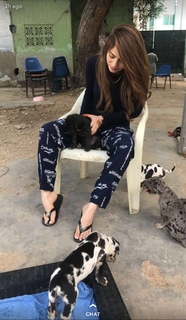 Neelam Muneer feet photo thumbnail