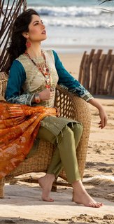 Neelam Muneer feet photo thumbnail