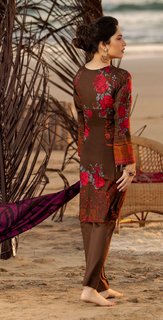 Neelam Muneer feet photo thumbnail