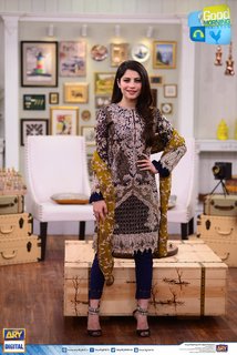 Neelam Muneer feet photo thumbnail