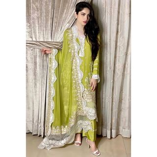 Neelam Muneer feet photo thumbnail