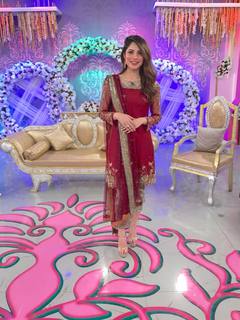 Neelam Muneer feet photo thumbnail