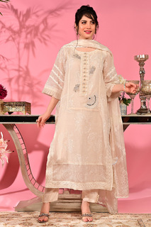 Neelam Muneer feet photo thumbnail