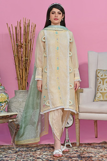 Neelam Muneer feet photo thumbnail