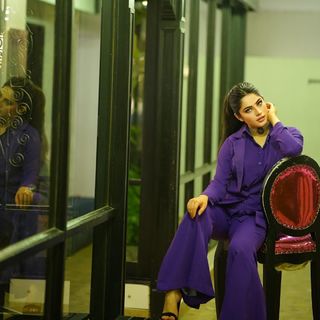 Neelam Muneer feet photo thumbnail