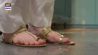 Neelam Muneer feet photo thumbnail