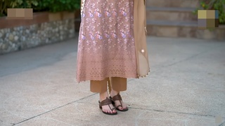 Neelam Muneer feet photo thumbnail