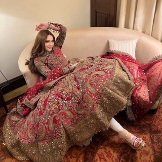 Neelam Muneer feet photo thumbnail