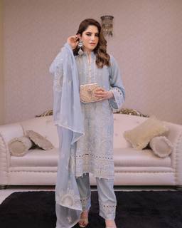 Neelam Muneer feet photo thumbnail