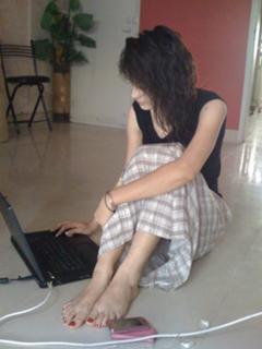 Neelam Muneer feet photo thumbnail