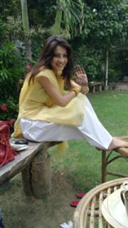 Neelam Muneer feet photo thumbnail