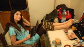 Neelam Muneer feet photo thumbnail