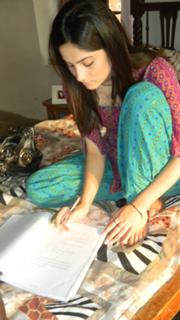 Neelam Muneer feet photo thumbnail