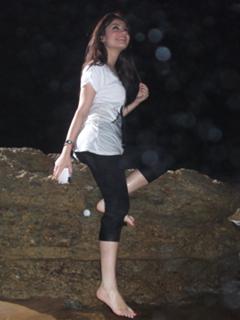 Neelam Muneer feet photo thumbnail