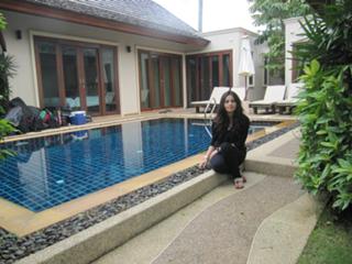 Neelam Muneer feet photo thumbnail