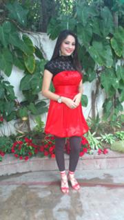 Neelam Muneer feet photo thumbnail