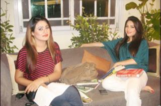 Neelam Muneer feet photo thumbnail