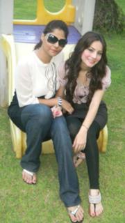 Neelam Muneer feet photo thumbnail