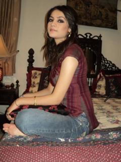 Neelam Muneer feet photo thumbnail