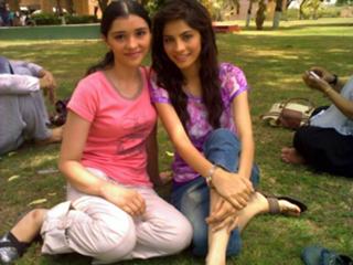 Neelam Muneer feet photo thumbnail