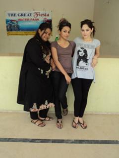Neelam Muneer feet photo thumbnail