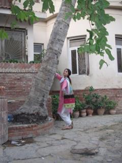 Neelam Muneer feet photo thumbnail