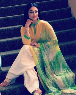 Neeru Bajwa feet photo thumbnail