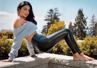 Neeru Bajwa feet photo thumbnail