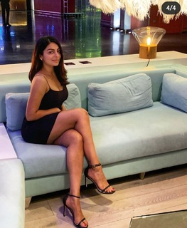 Neeru Bajwa feet photo thumbnail