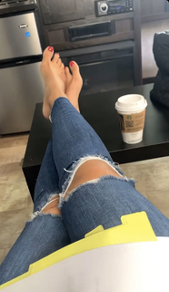 Neeru Bajwa feet photo thumbnail