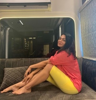 Neeru Bajwa feet photo thumbnail