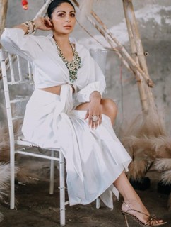 Neeru Bajwa feet photo thumbnail