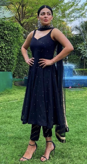 Neeru Bajwa feet photo thumbnail