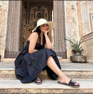 Neeru Bajwa feet photo thumbnail