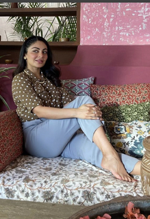 Neeru Bajwa feet photo thumbnail