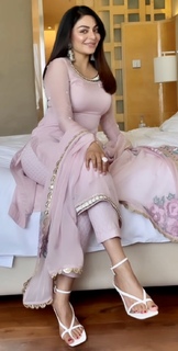 Neeru Bajwa feet photo thumbnail