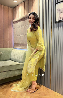 Neeru Bajwa feet photo thumbnail