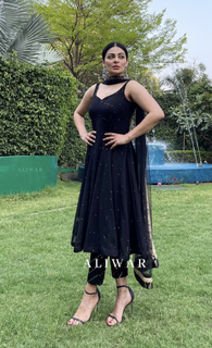 Neeru Bajwa feet photo thumbnail