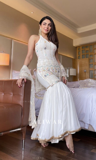 Neeru Bajwa feet photo thumbnail