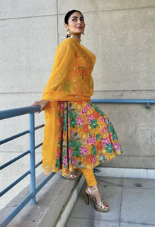 Neeru Bajwa feet photo thumbnail