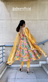 Neeru Bajwa feet photo thumbnail