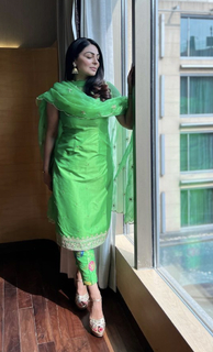 Neeru Bajwa feet photo thumbnail