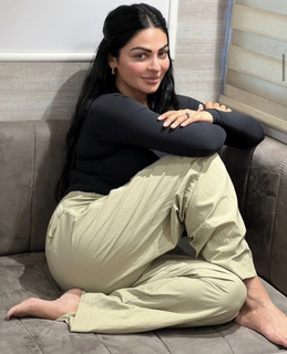 Neeru Bajwa feet photo thumbnail