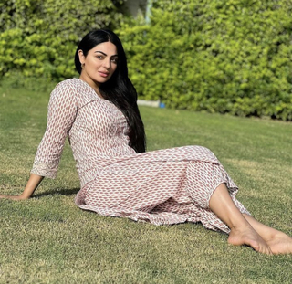 Neeru Bajwa feet photo thumbnail