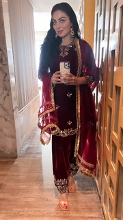 Neeru Bajwa feet photo thumbnail